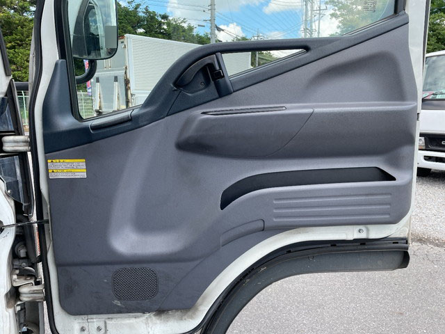 三菱ふそうキャンターアルミウイング小型（2t・3t）[写真22]