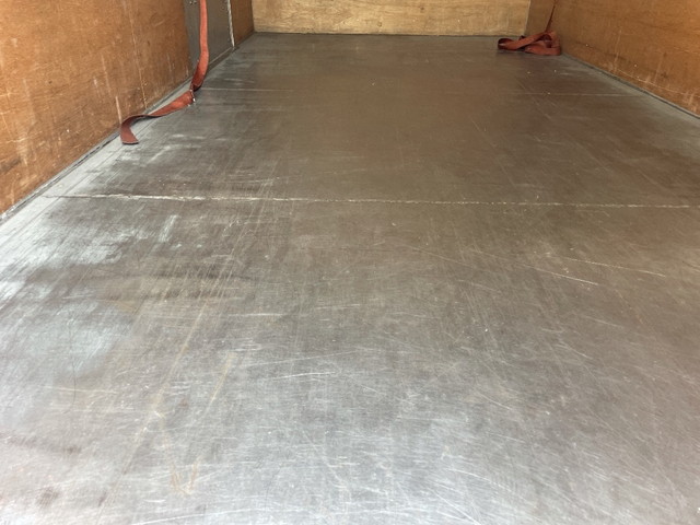 いすゞエルフアルミバン小型（2t・3t）[写真10]