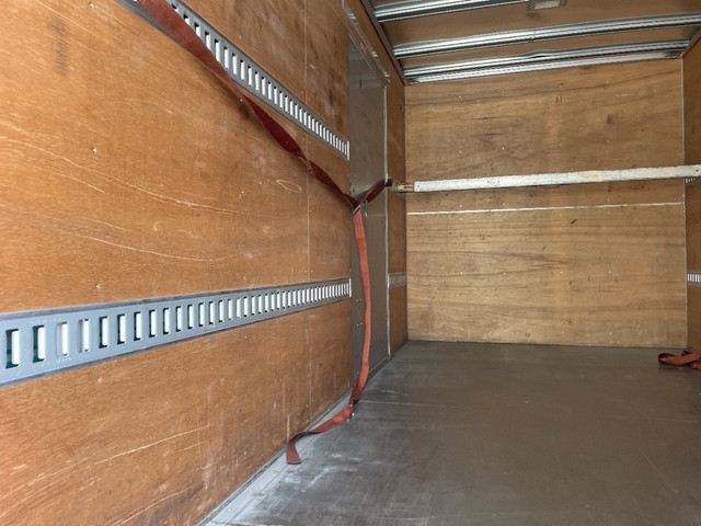 いすゞエルフアルミバン小型（2t・3t）[写真08]