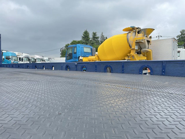 UDトラックスクオン平ボディ大型（10t）[写真11]