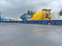 UDトラックスクオン平ボディ大型（10t）[写真11]