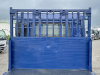 UDトラックスクオン平ボディ大型（10t）[写真12]