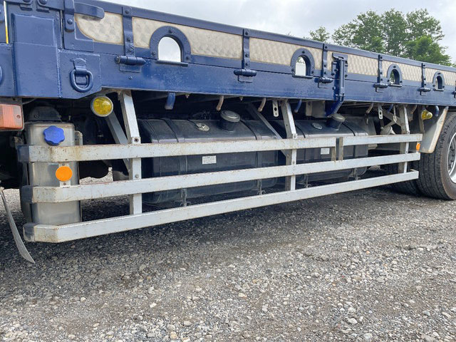 UDトラックスクオン平ボディ大型（10t）[写真16]