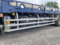 UDトラックスクオン平ボディ大型（10t）[写真16]