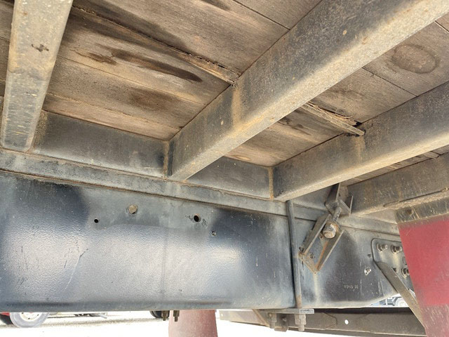 UDトラックスクオン平ボディ大型（10t）[写真20]