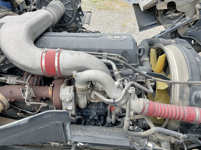 UDトラックスクオン平ボディ大型（10t）[写真25]