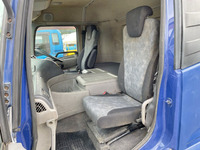 UDトラックスクオン平ボディ大型（10t）[写真31]