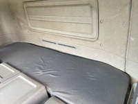 UDトラックスクオン平ボディ大型（10t）[写真33]