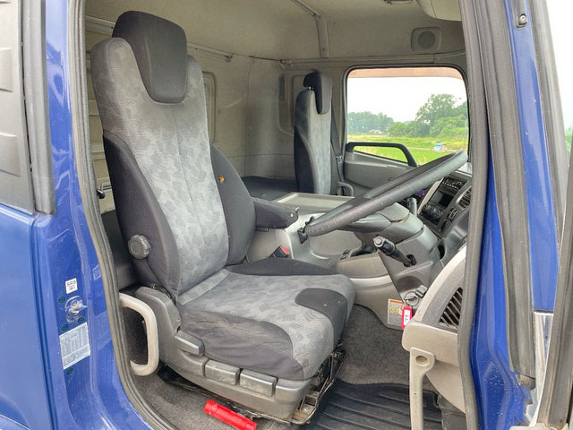 UDトラックスクオン平ボディ大型（10t）[写真34]