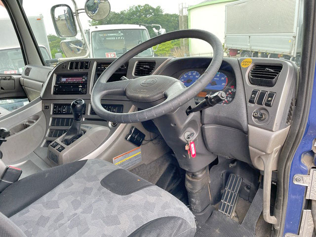 UDトラックスクオン平ボディ大型（10t）[写真35]