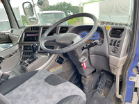 UDトラックスクオン平ボディ大型（10t）[写真35]