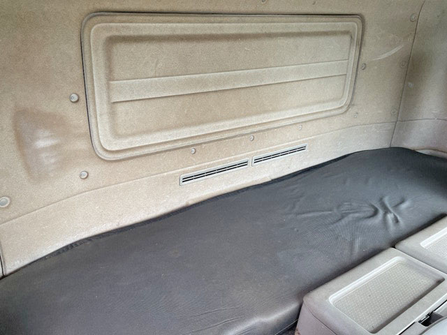 UDトラックスクオン平ボディ大型（10t）[写真36]