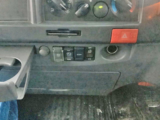 いすゞエルフアルミウイング小型（2t・3t）[写真34]