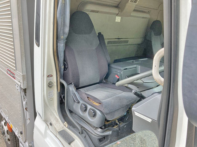 三菱ふそうスーパーグレートアルミウイング大型（10t）[写真31]