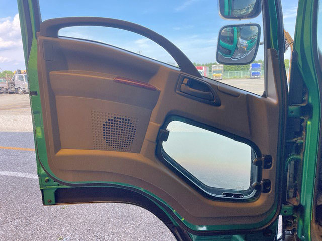 いすゞフォワードアルミウイング中型（4t）[写真29]