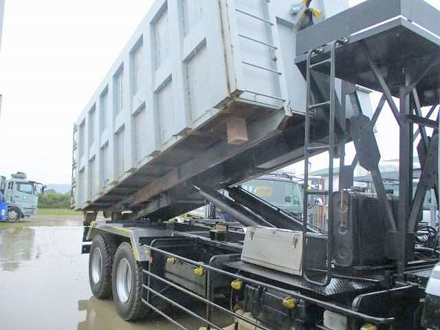 三菱ふそうスーパーグレートコンテナ専用車大型（10t）[写真07]