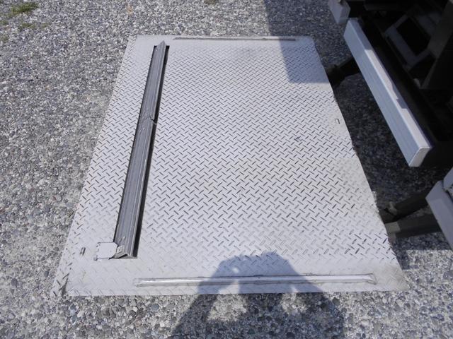 三菱ふそうキャンターアルミバン小型（2t・3t）[写真02]