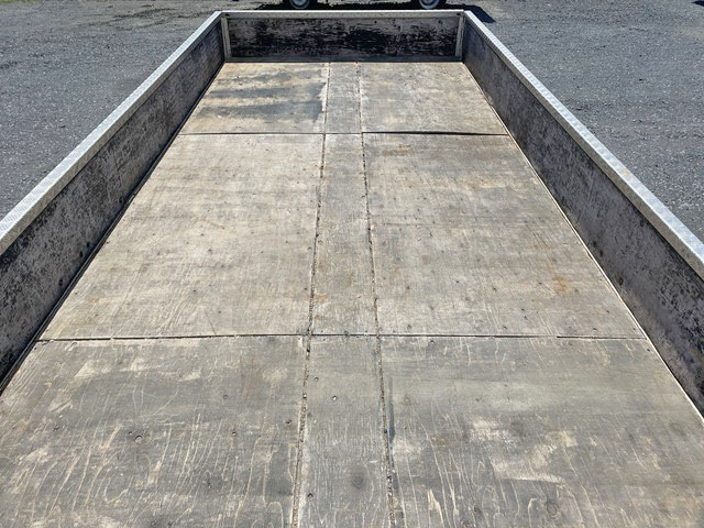 日野デュトロ平ボディ小型（2t・3t）[写真11]