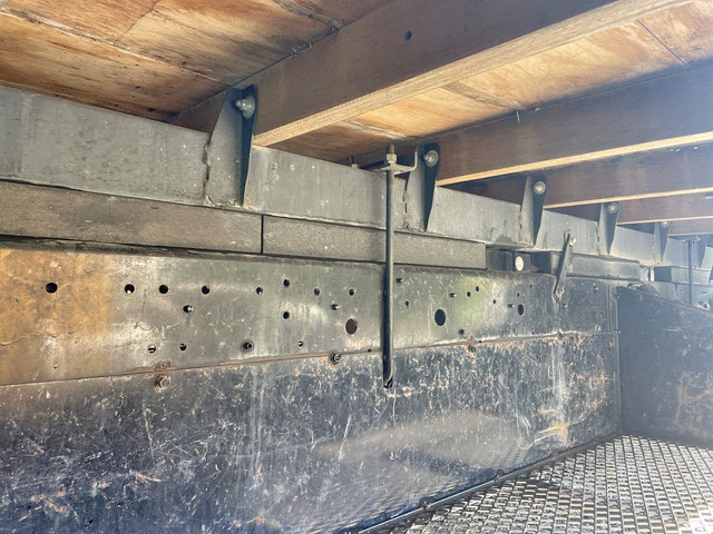 日野デュトロ平ボディ小型（2t・3t）[写真15]