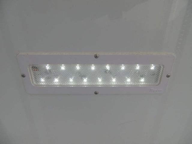 いすゞエルフ冷凍車（冷蔵車）小型（2t・3t）[写真17]