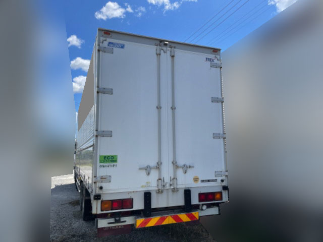 UDトラックスクオンアルミウイング大型（10t）[写真03]