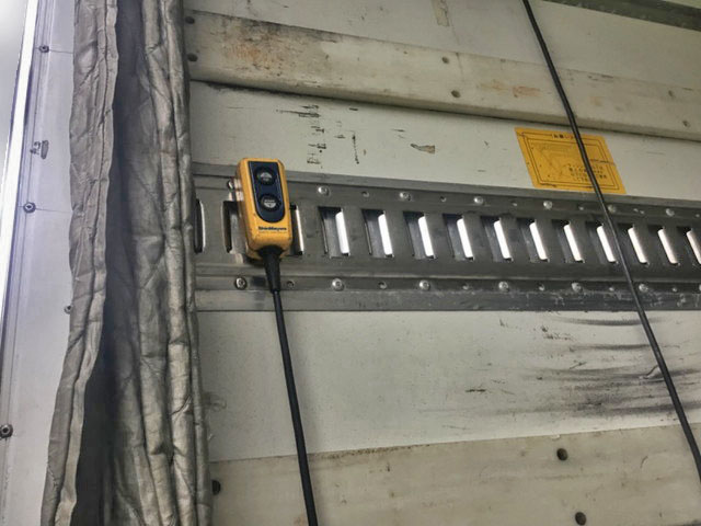 日野レンジャー冷蔵冷凍ウイング中型（4t）[写真11]