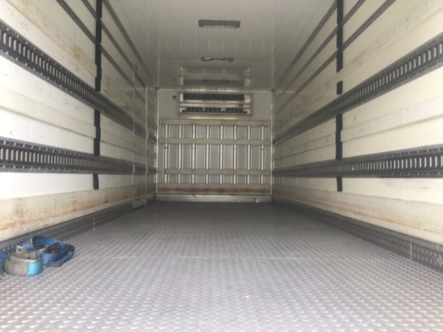 日野レンジャー冷蔵冷凍ウイング中型（4t）[写真08]