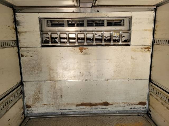 日野レンジャー冷蔵冷凍ウイング中型（4t）[写真15]