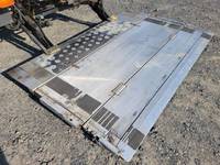 日野レンジャー冷蔵冷凍ウイング中型（4t）[写真17]