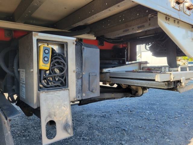 日野レンジャー冷蔵冷凍ウイング中型（4t）[写真23]