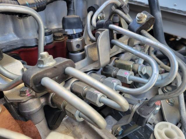 日野レンジャー冷蔵冷凍ウイング中型（4t）[写真31]