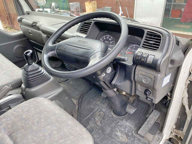 いすゞエルフアルミウイング小型（2t・3t）[写真32]