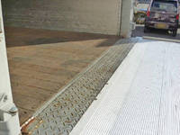 いすゞフォワードアルミウイング中型（4t）[写真14]