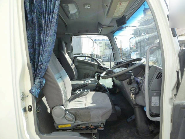 いすゞフォワードアルミウイング中型（4t）[写真18]