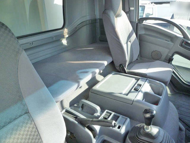 いすゞフォワードアルミウイング中型（4t）[写真20]