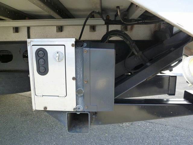 いすゞフォワードアルミウイング中型（4t）[写真28]