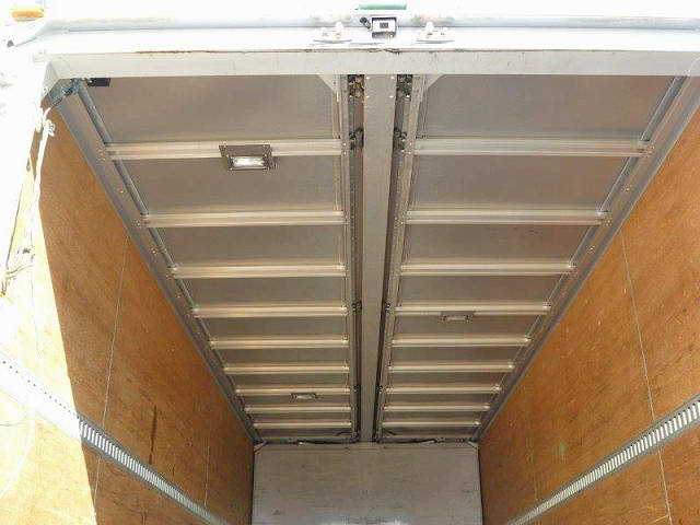 いすゞフォワードアルミウイング中型（4t）[写真08]