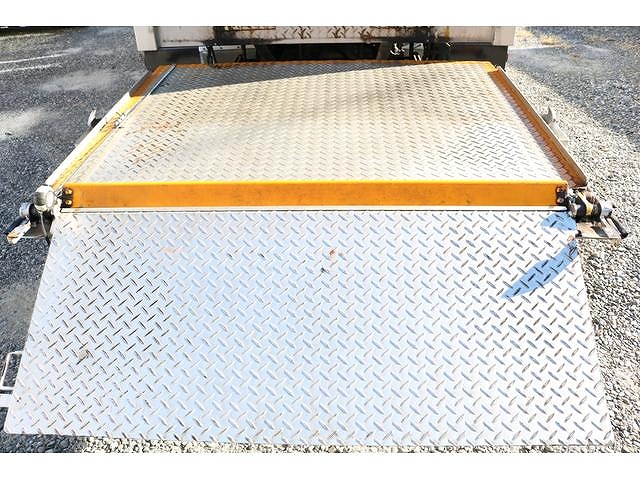 三菱ふそうキャンターアルミバン小型（2t・3t）[写真10]