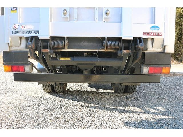 三菱ふそうキャンターアルミバン小型（2t・3t）[写真22]