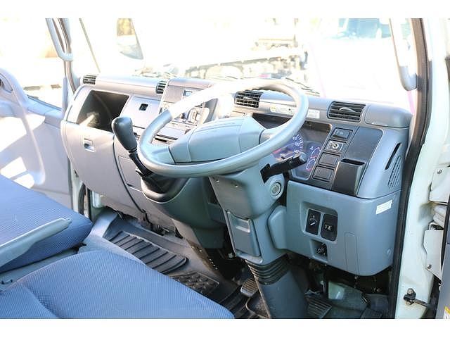三菱ふそうキャンターアルミバン小型（2t・3t）[写真37]