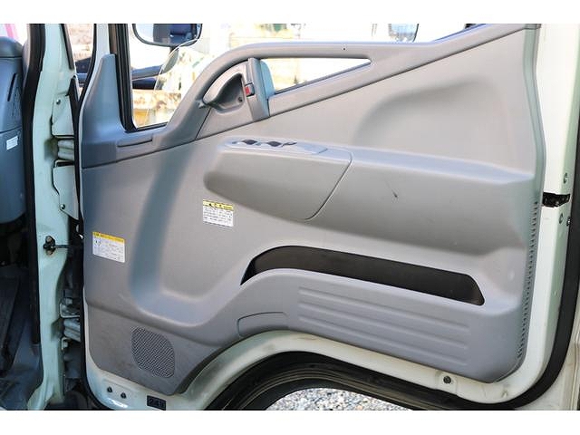 三菱ふそうキャンターアルミバン小型（2t・3t）[写真38]