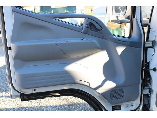 三菱ふそうキャンターアルミバン小型（2t・3t）[写真39]