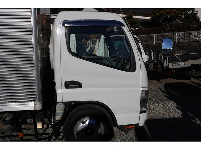 三菱ふそうキャンターアルミバン小型（2t・3t）[写真04]