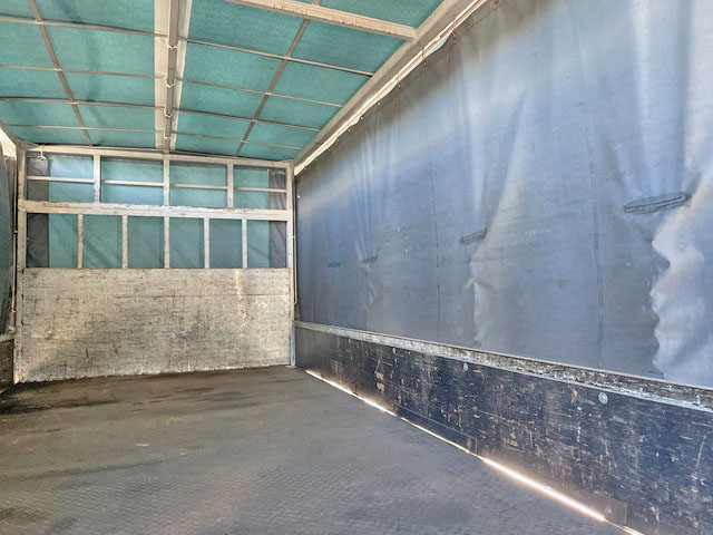 三菱ふそうキャンターカーテン車小型（2t・3t）[写真13]