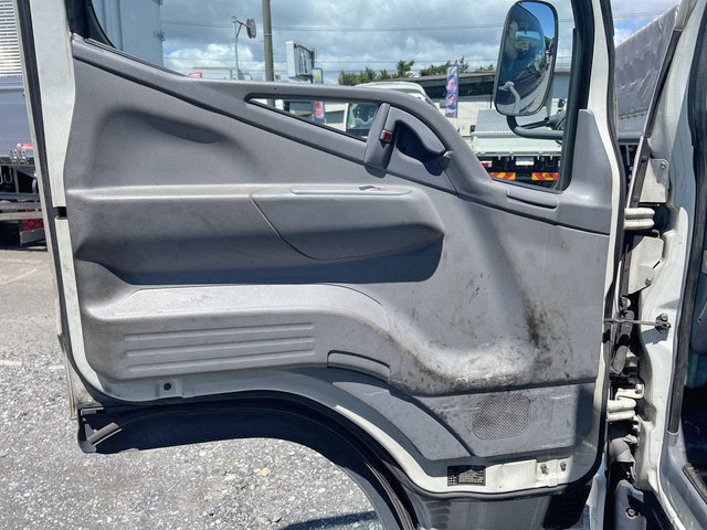 三菱ふそうキャンターカーテン車小型（2t・3t）[写真28]