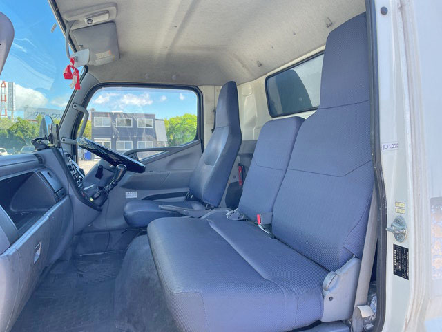 三菱ふそうキャンターカーテン車小型（2t・3t）[写真31]