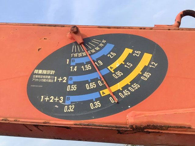 いすゞエルフクレーン3段小型（2t・3t）[写真10]