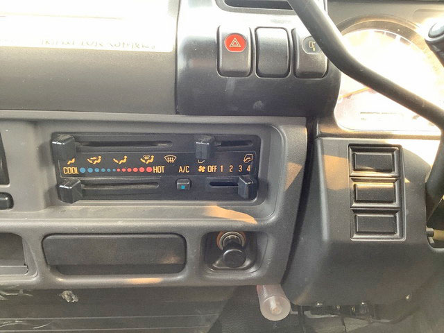 いすゞエルフクレーン3段小型（2t・3t）[写真37]