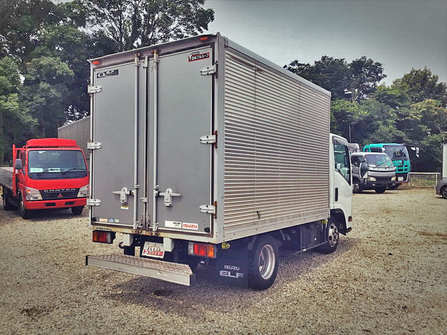 いすゞエルフアルミバン小型（2t・3t）[写真02]