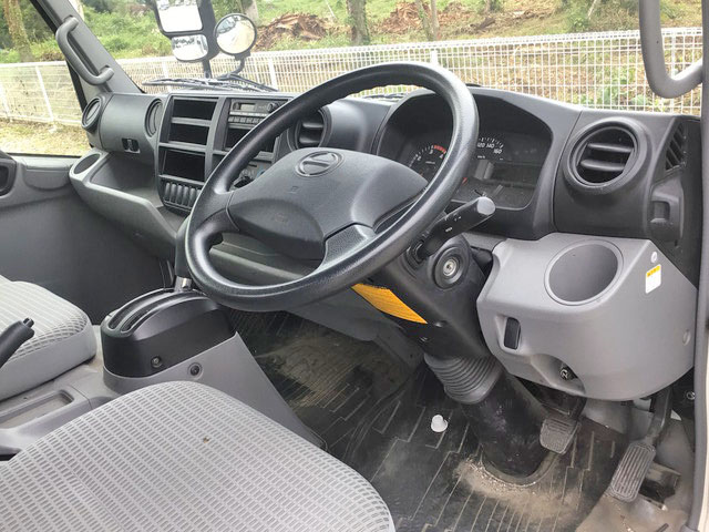 日野デュトロ平ボディ小型（2t・3t）[写真32]